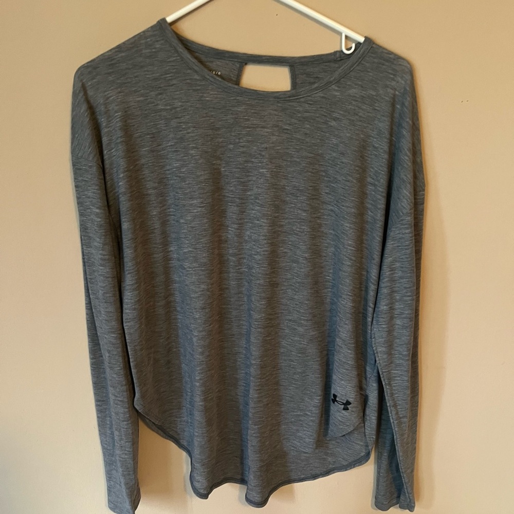 L-Under Armor Heat Gear Women’s float workout top tee cut out back long sleeve